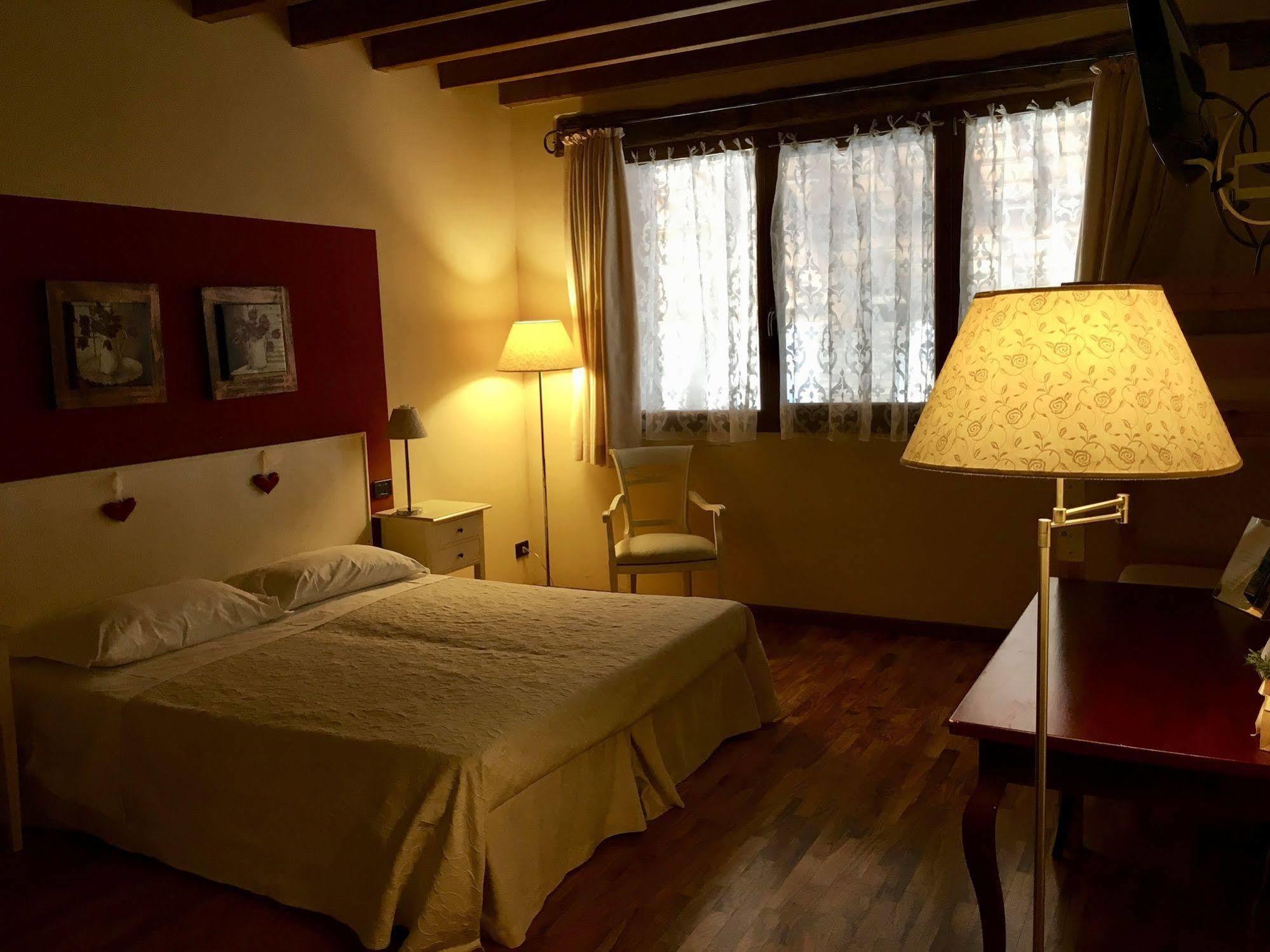 Agriturismo Corte Rocca San Giorgio di Mantova Luaran gambar