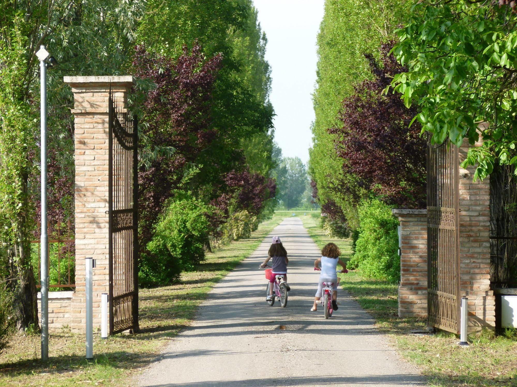 Agriturismo Corte Rocca San Giorgio di Mantova Luaran gambar